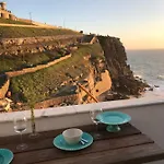 Azenhas Do Mar House * Σίντρα