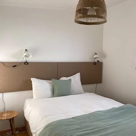 Azenhas Do Mar House * 신트라