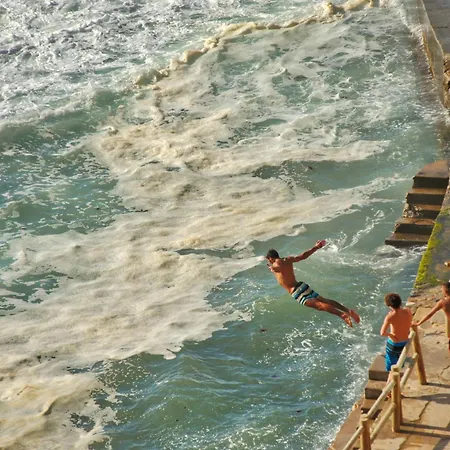 Azenhas Do Mar House * 辛特拉