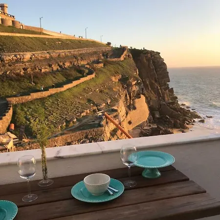 Azenhas Do Mar House * 신트라